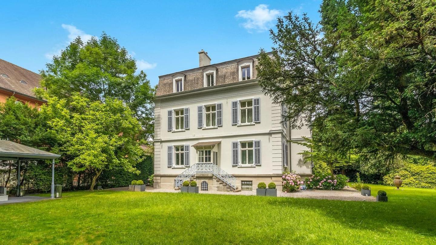 Private In Villa Zurich