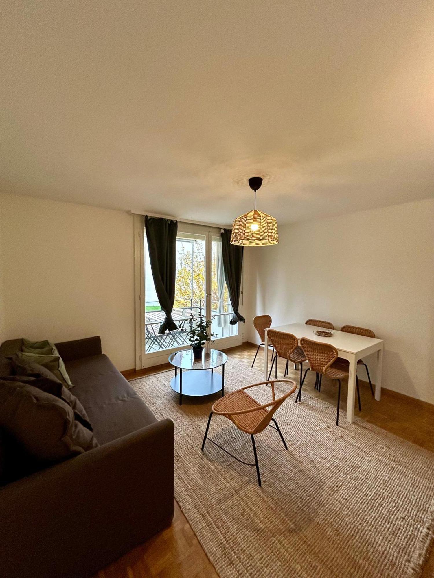 Apartment With Balcony, 26 Min To Center Zurich