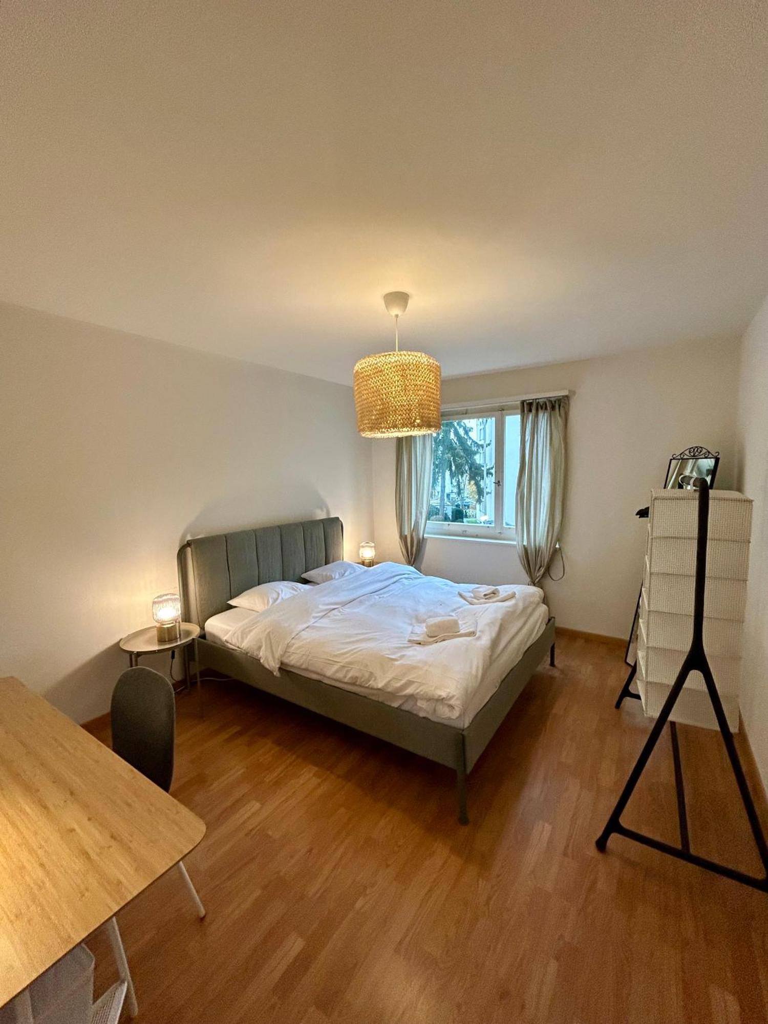 Simple With Natural Light Apartment *