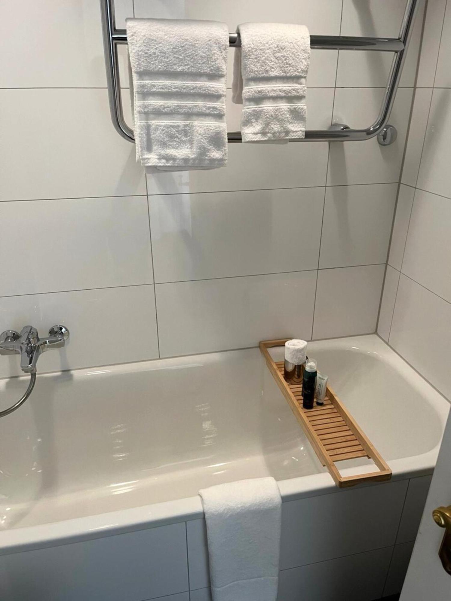 Old Town 10 Min To Mainstation With Washer & Dryer *