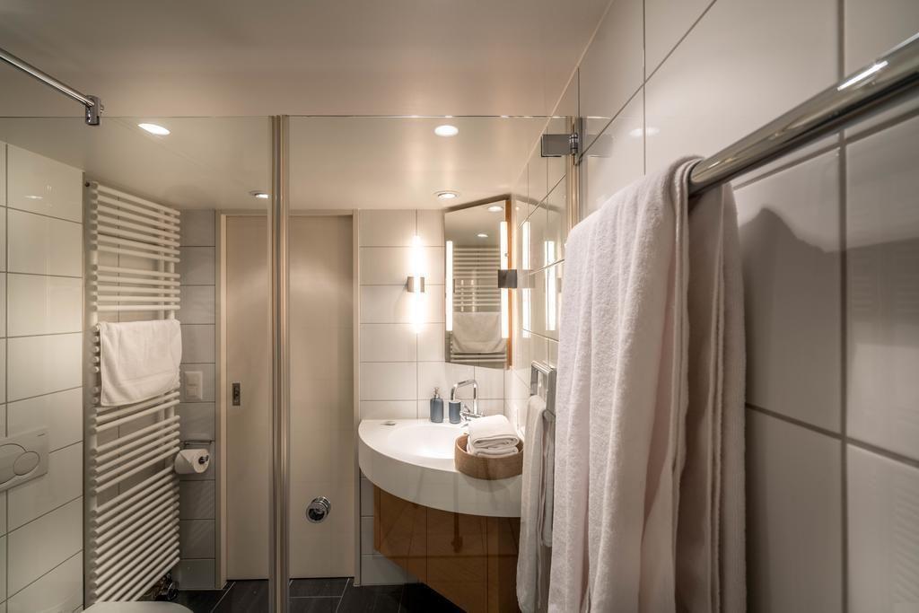 Lake Side Location Bellevue Apartment *