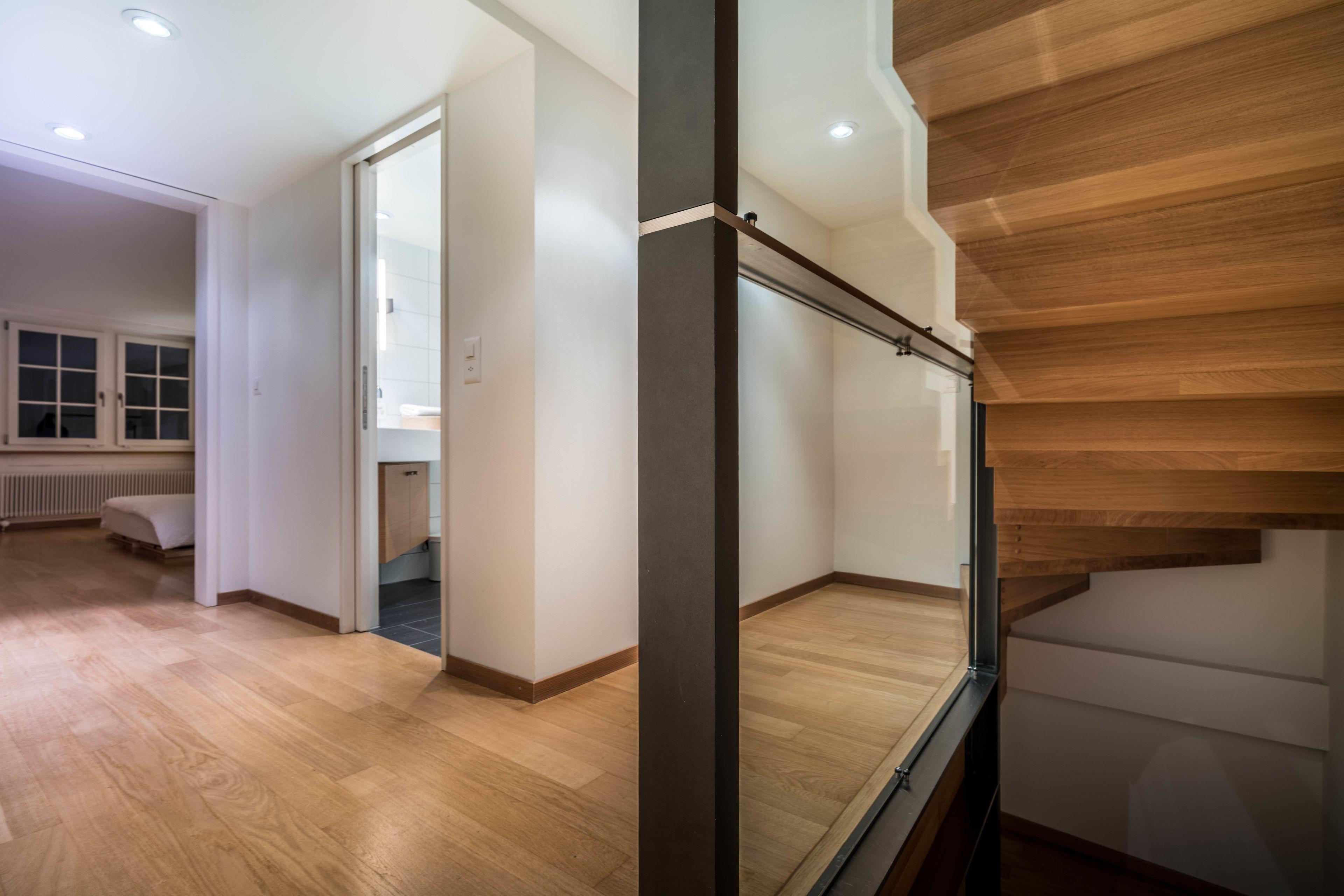 Lake Side Location Bellevue Apartment