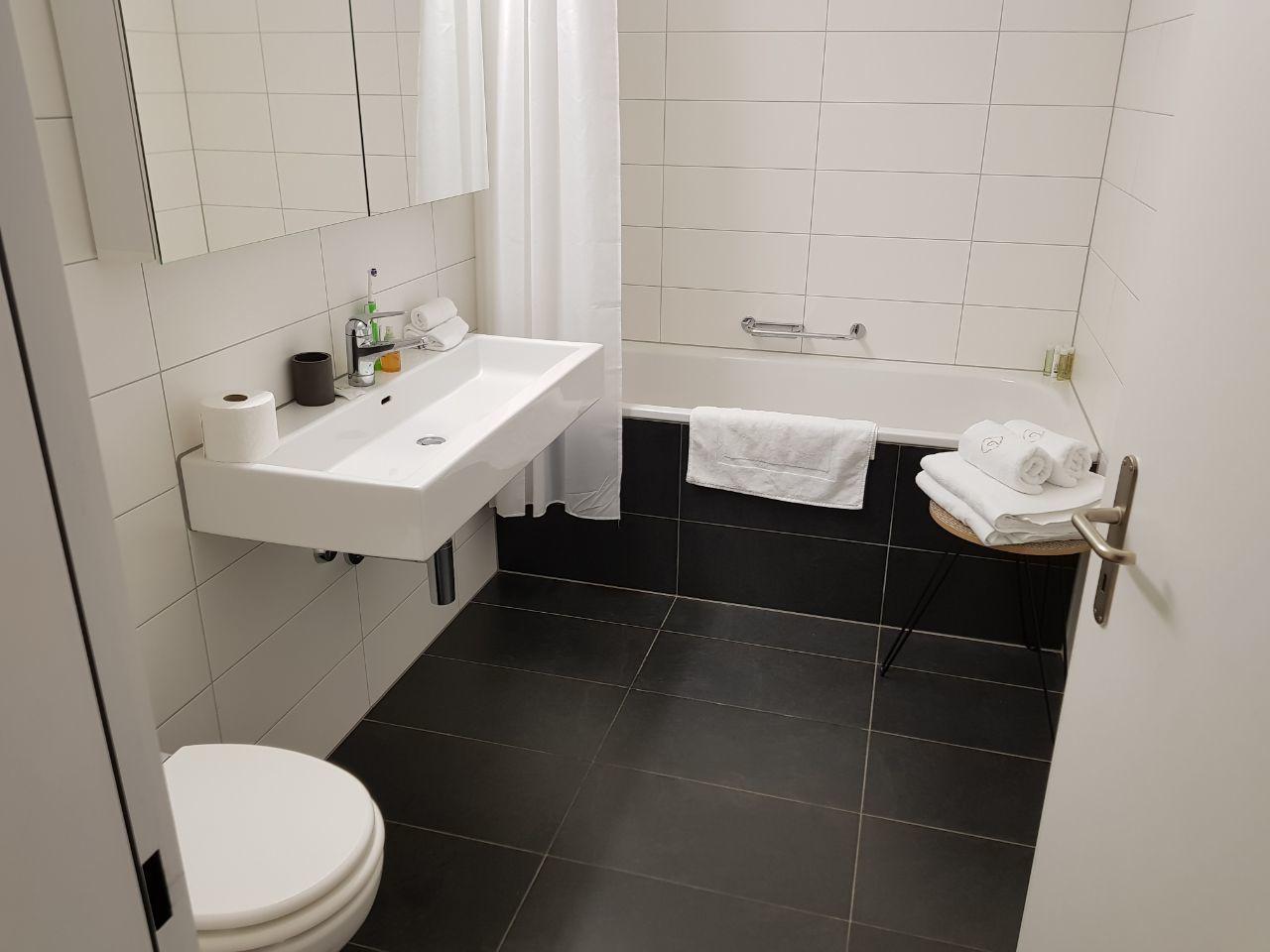 Paradeplatz Apartment By Airhome Zurich