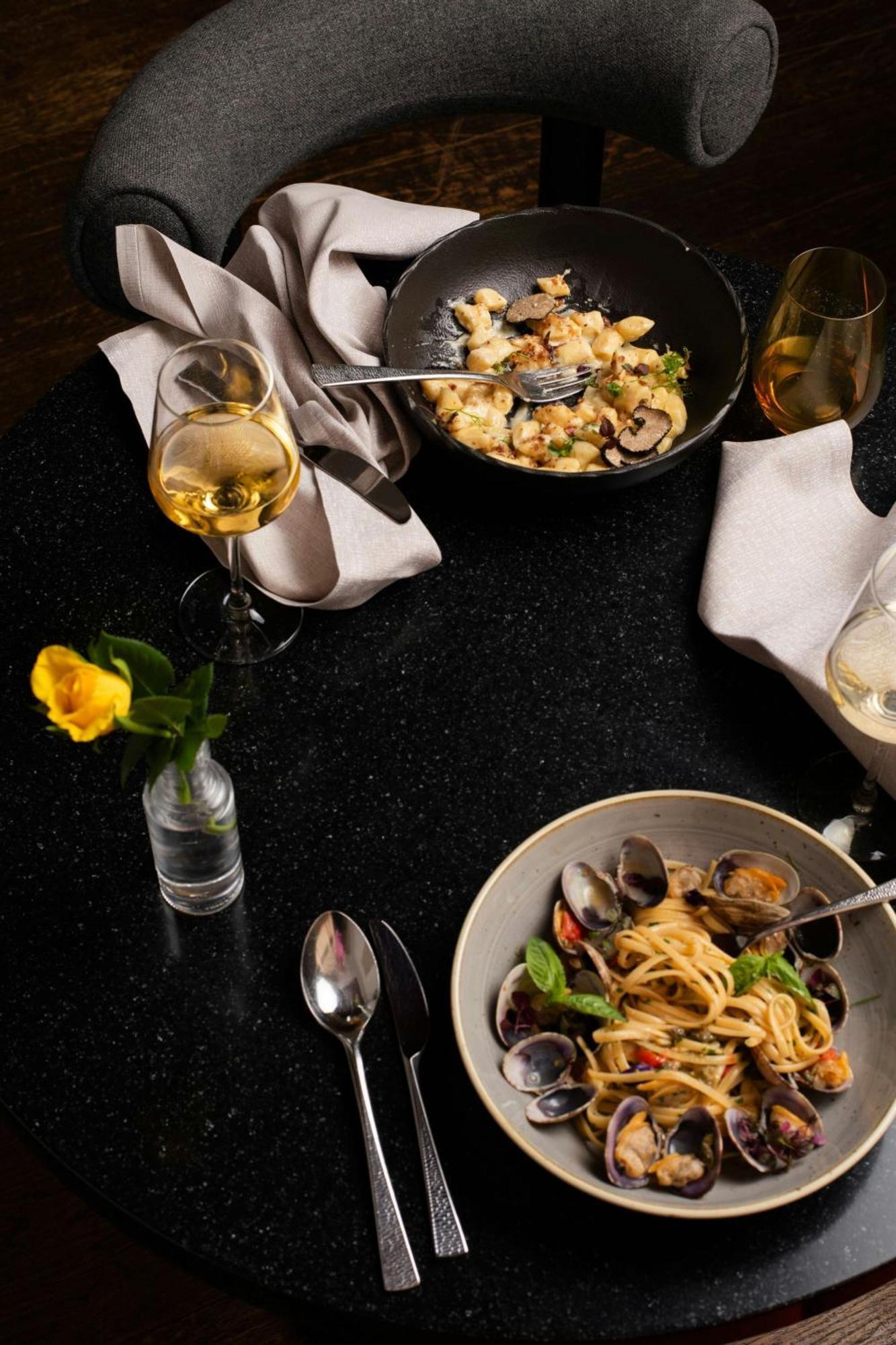 Neues Schloss Privat Zurich, Autograph Collection 5*