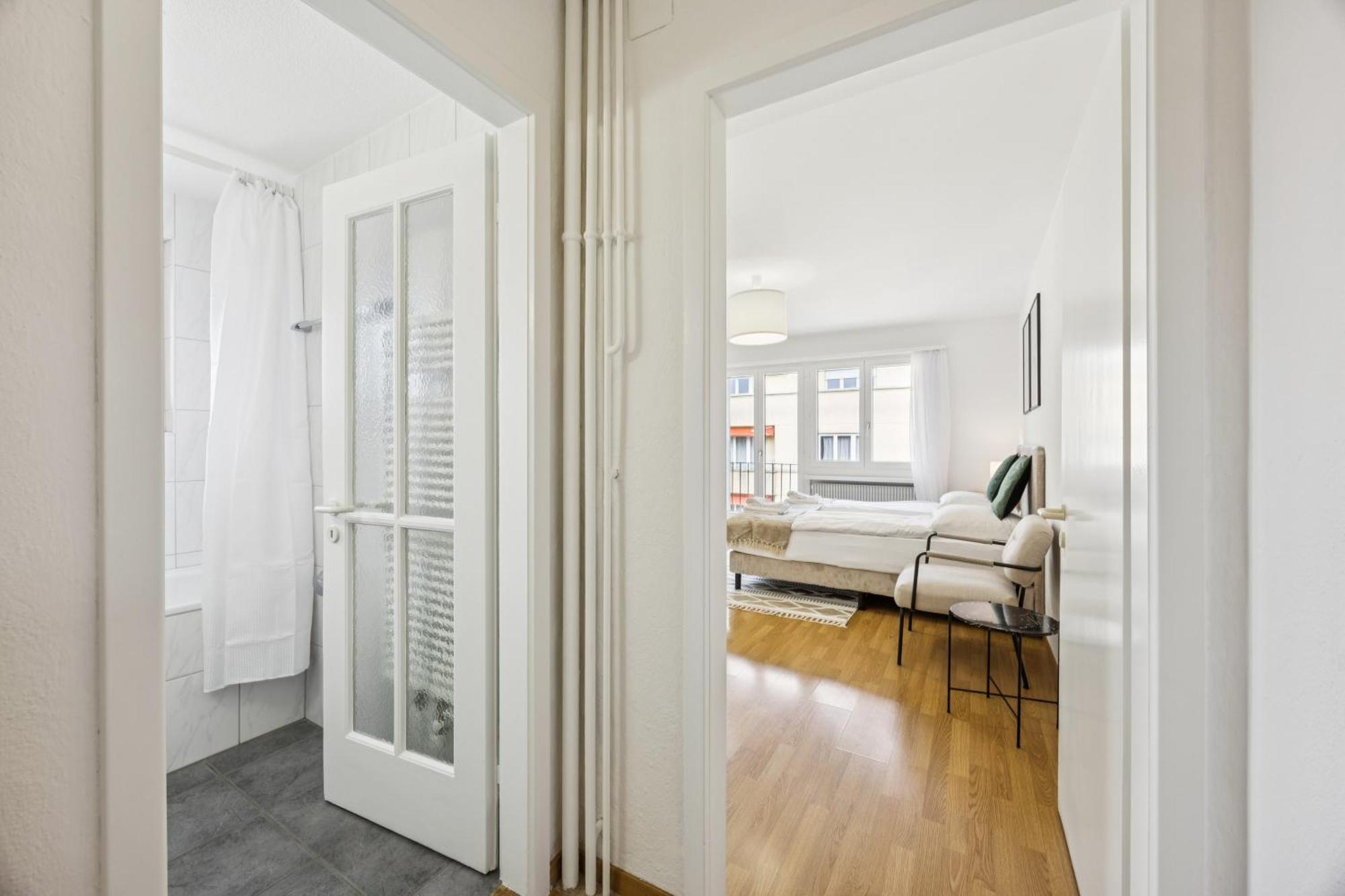 City-studio On Floor - Crown 48 *