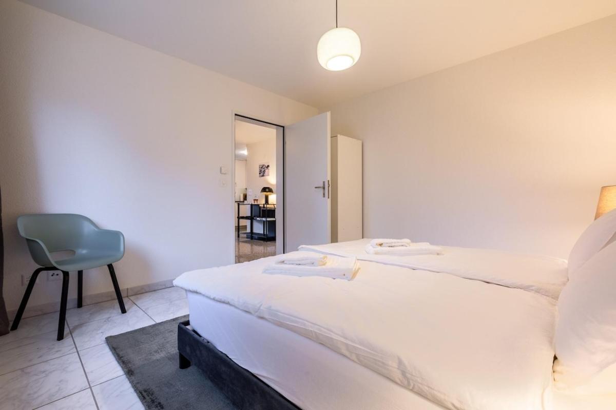 Level - Free Parking *