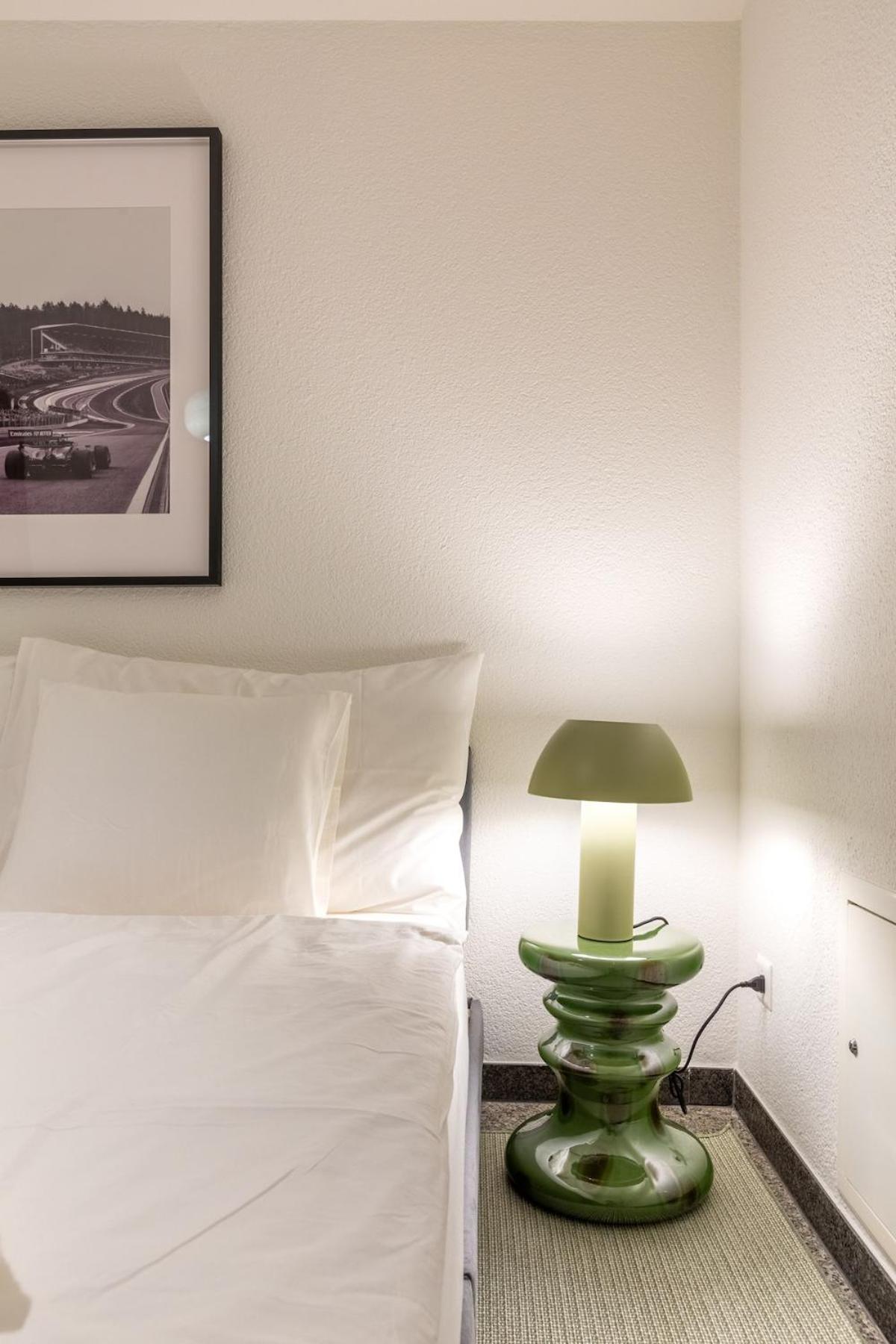 Apartment Level - Free Parking *