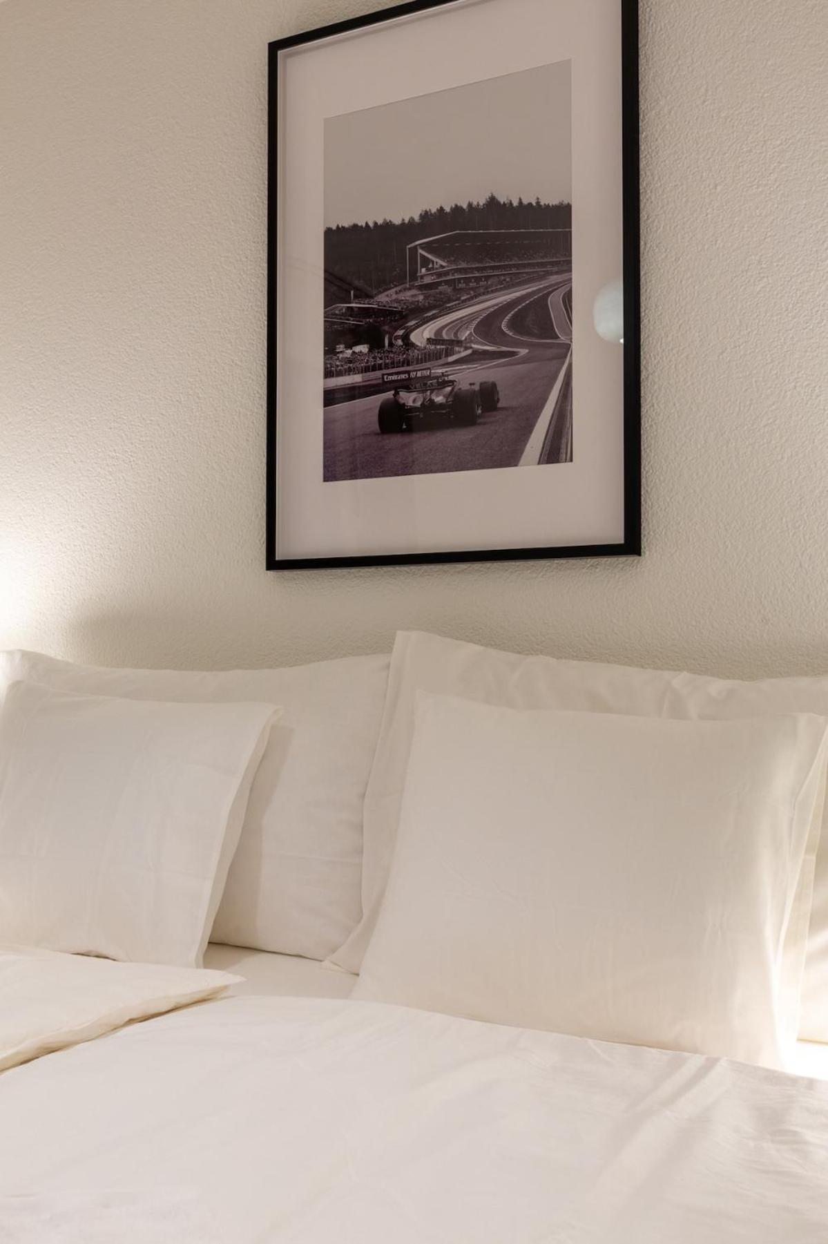 Apartment Level - Free Parking *