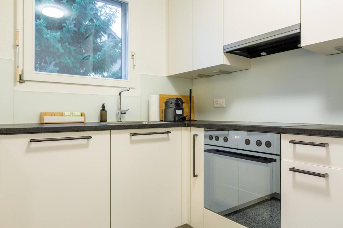 Level - Free Parking Apartment *