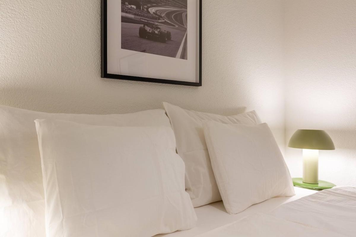 Level - Free Parking