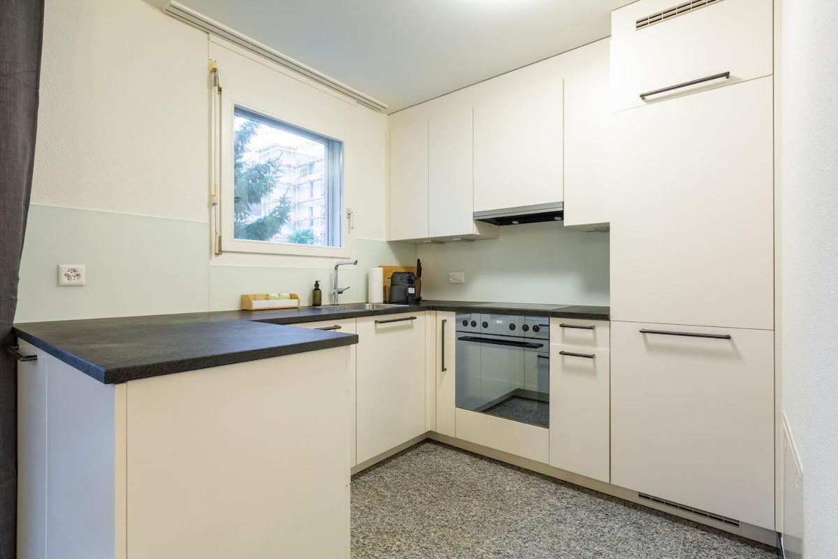 Level - Free Parking Apartment