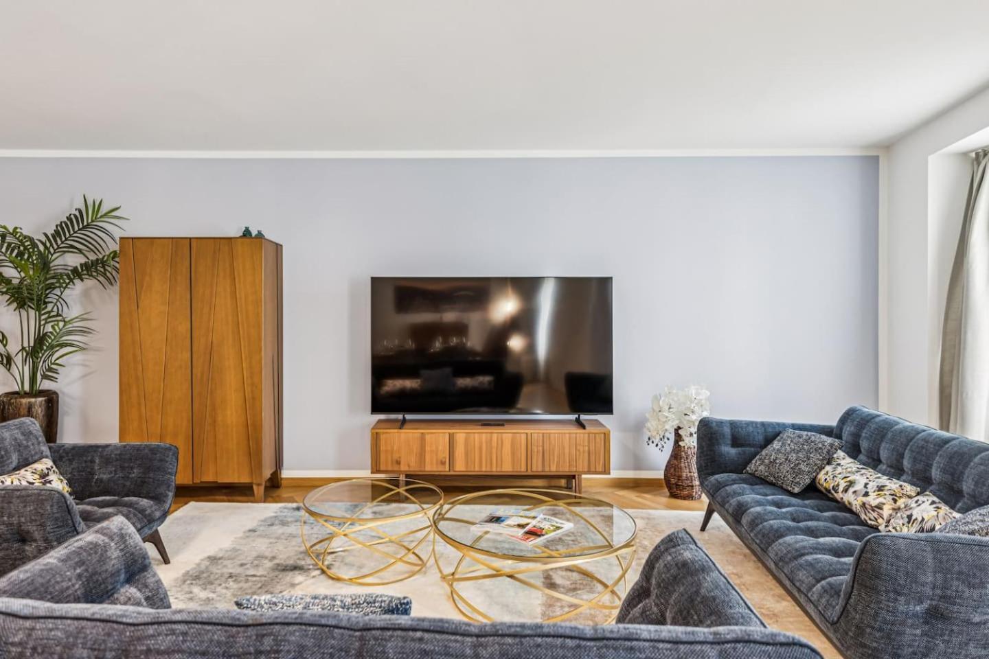 Apartment Old Town Gem By Grossmuenster Ac Free Parking *