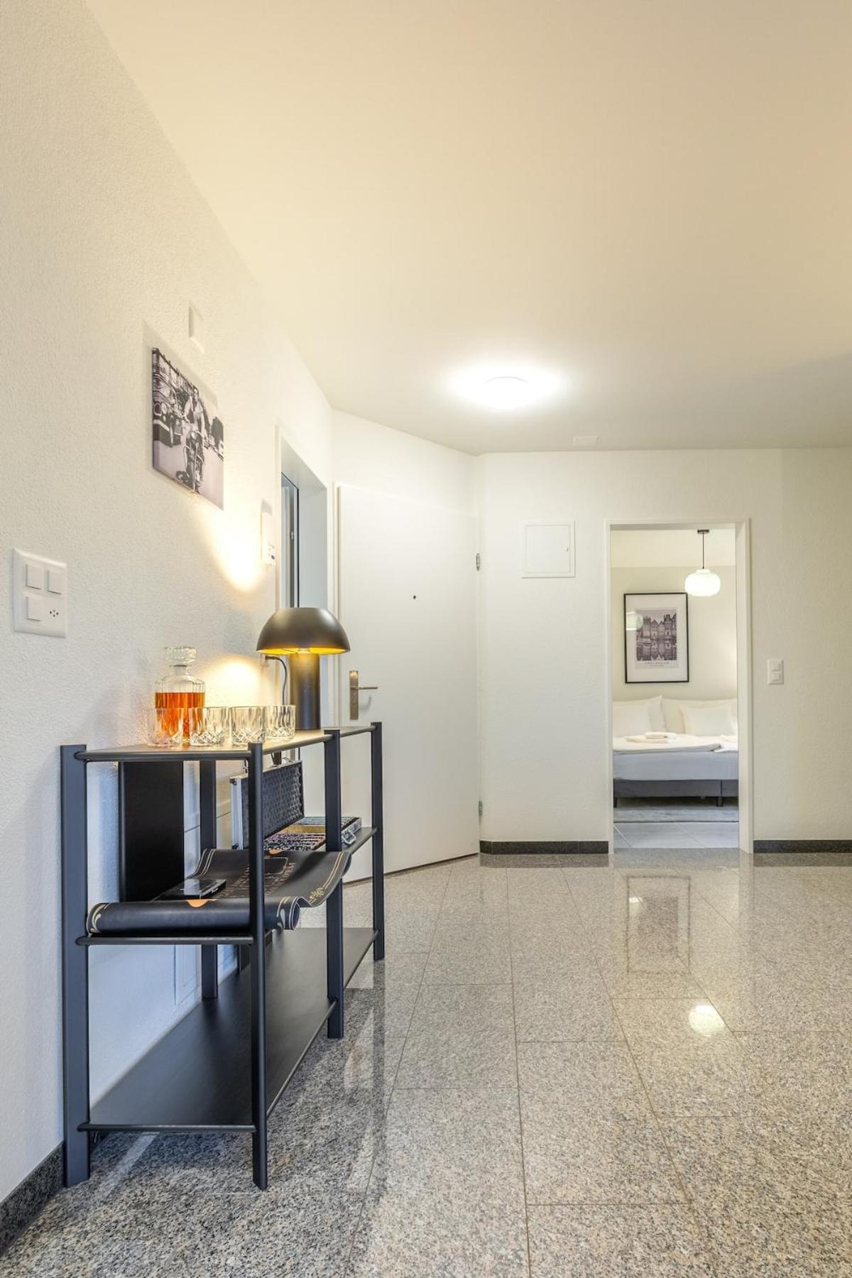 Apartment Level - Free Parking *