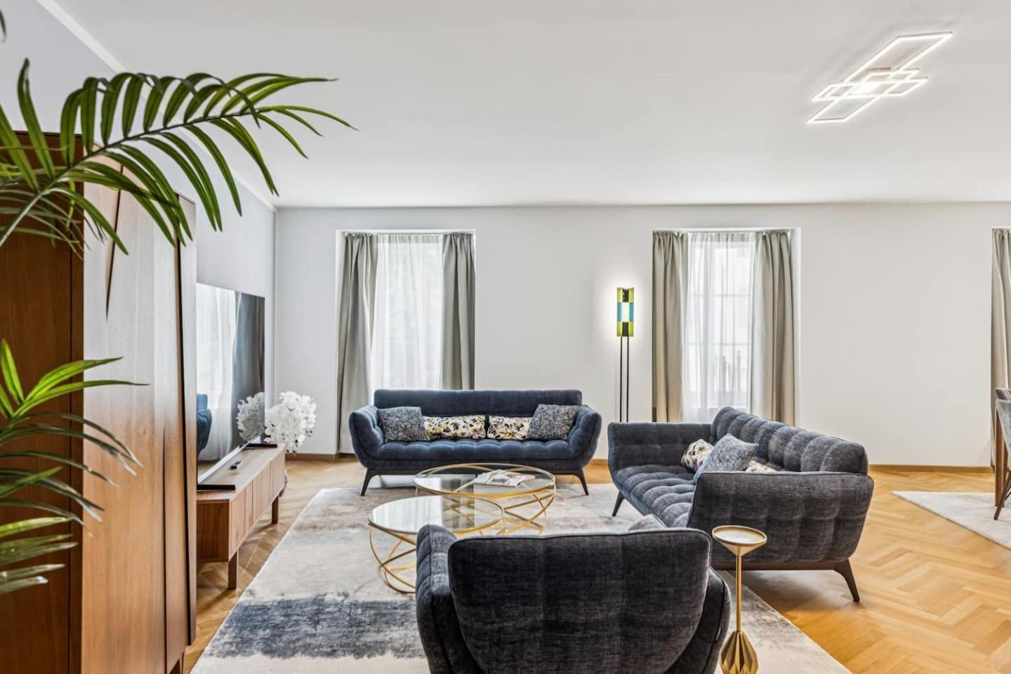 Apartment Old Town Gem By Grossmuenster Ac Free Parking *