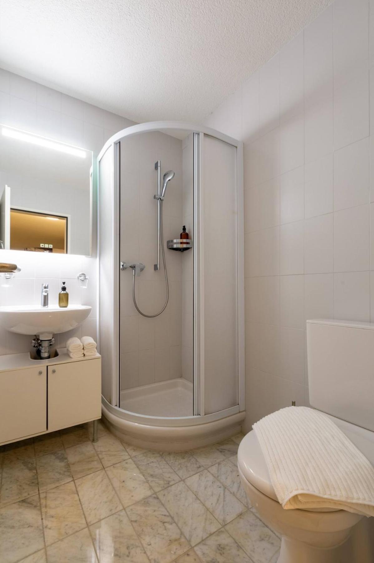 Level - Free Parking *