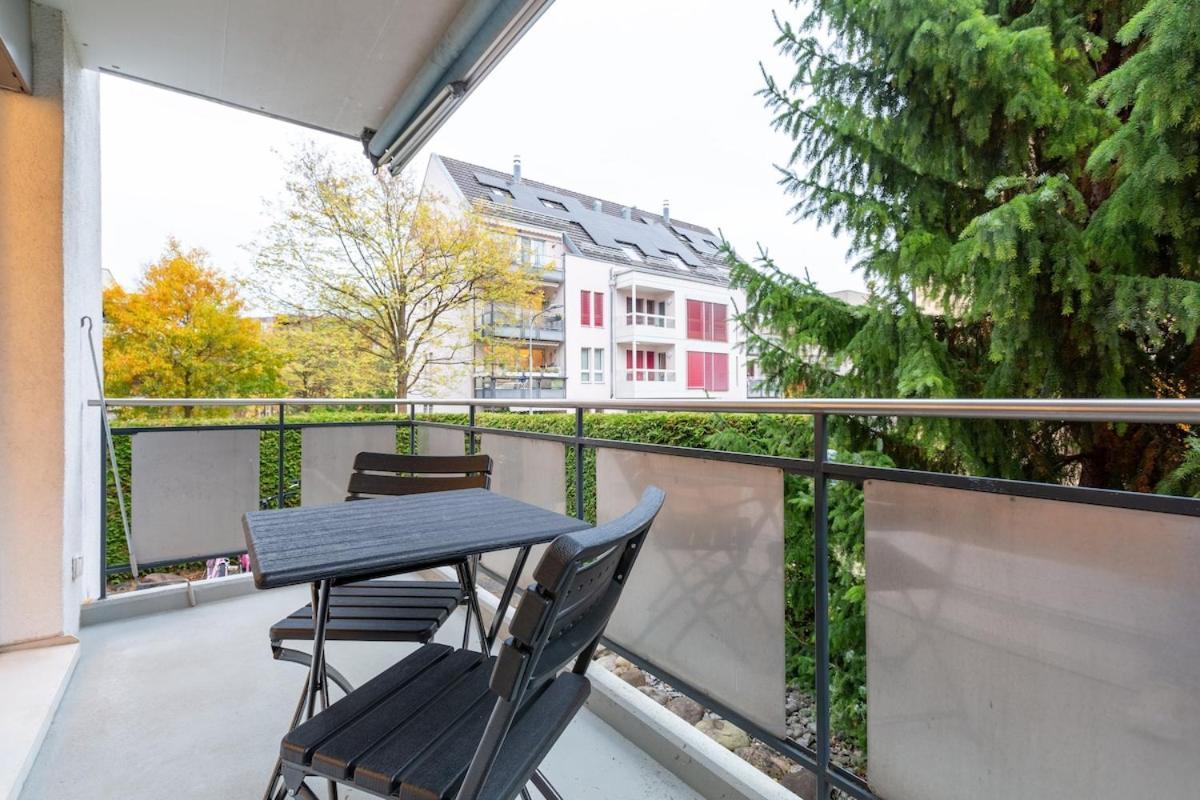 Level - Free Parking