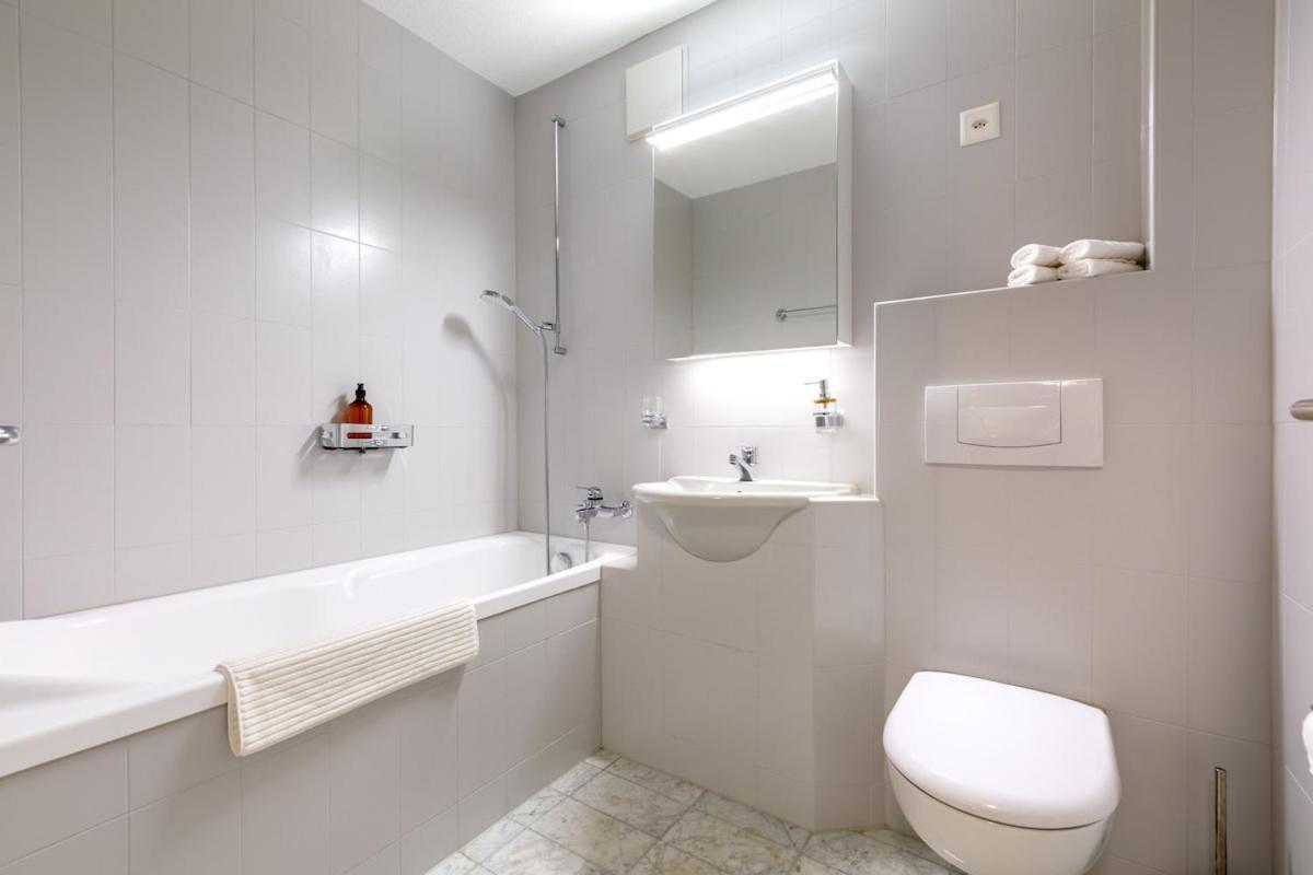 Apartment Level - Free Parking *