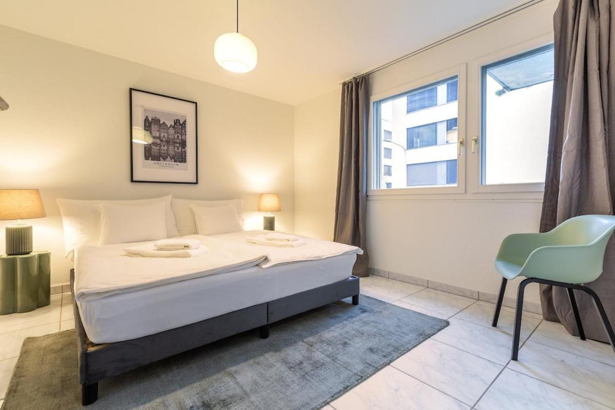 Level - Free Parking Apartment