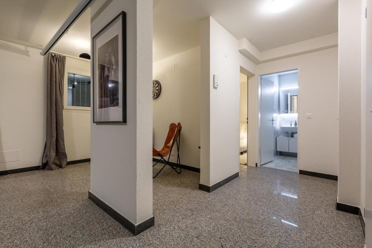 Level - Free Parking Apartment