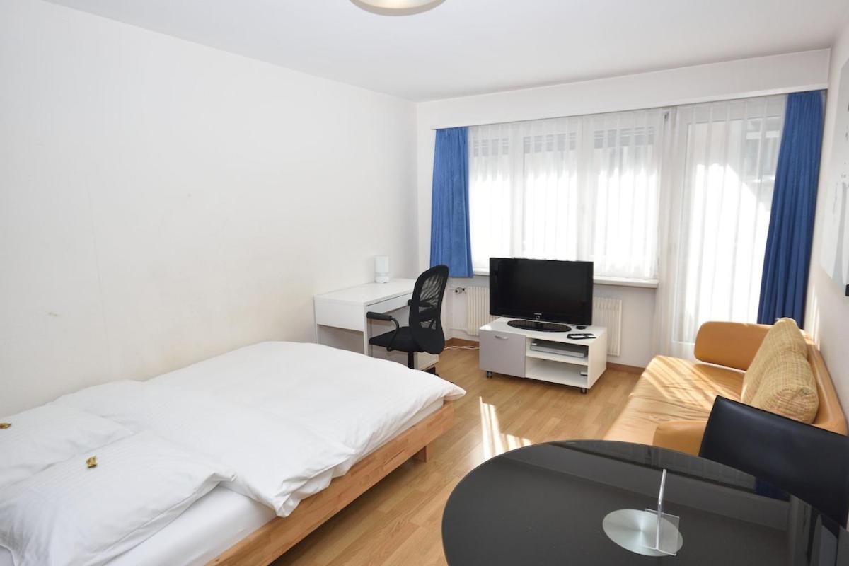 Very Centrally Located - Crown 15 *