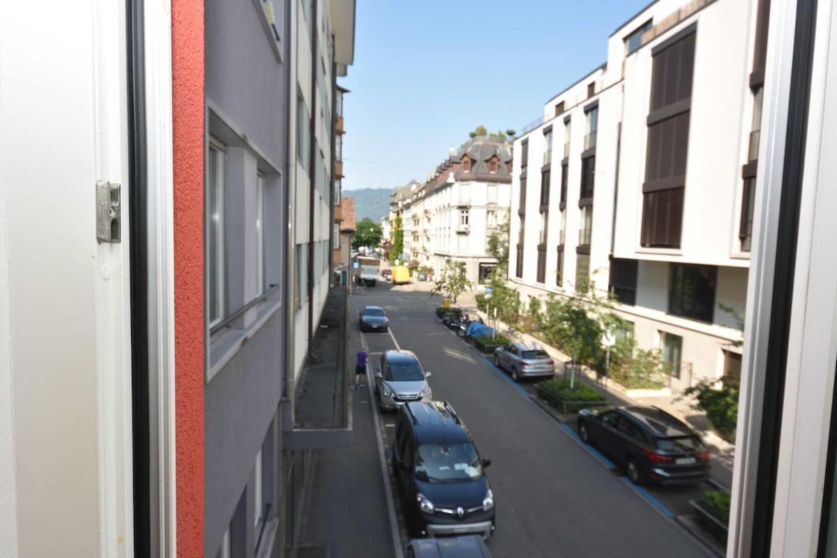 Very And Modern 2br Near - Flower 13 Apartment