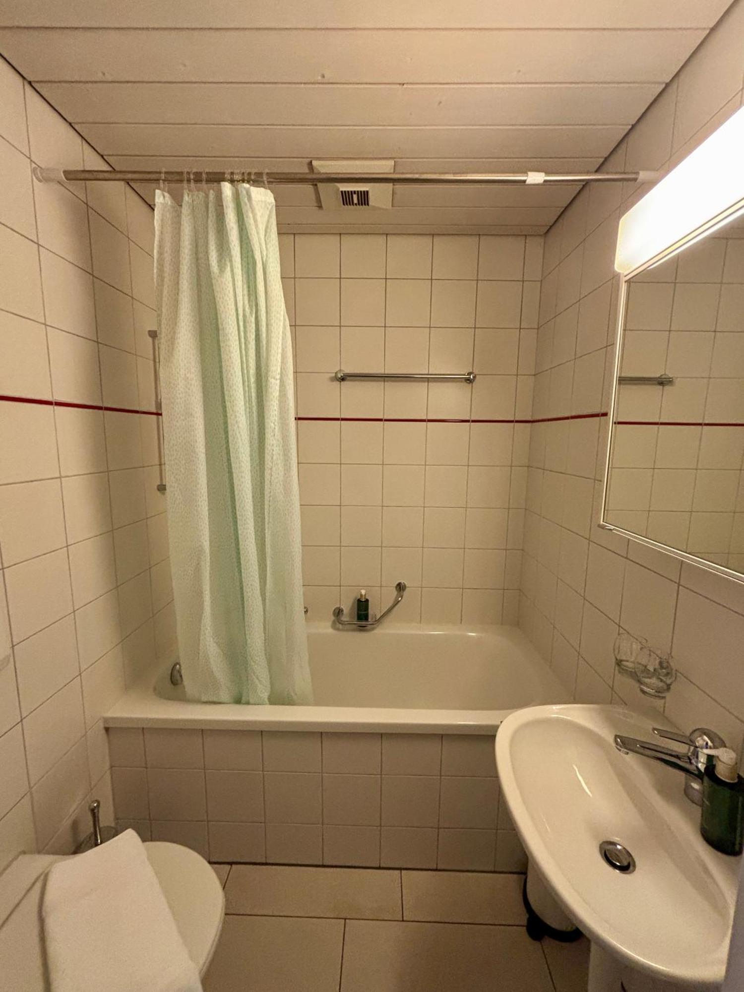 Style One Bedroom Yours Apartment *