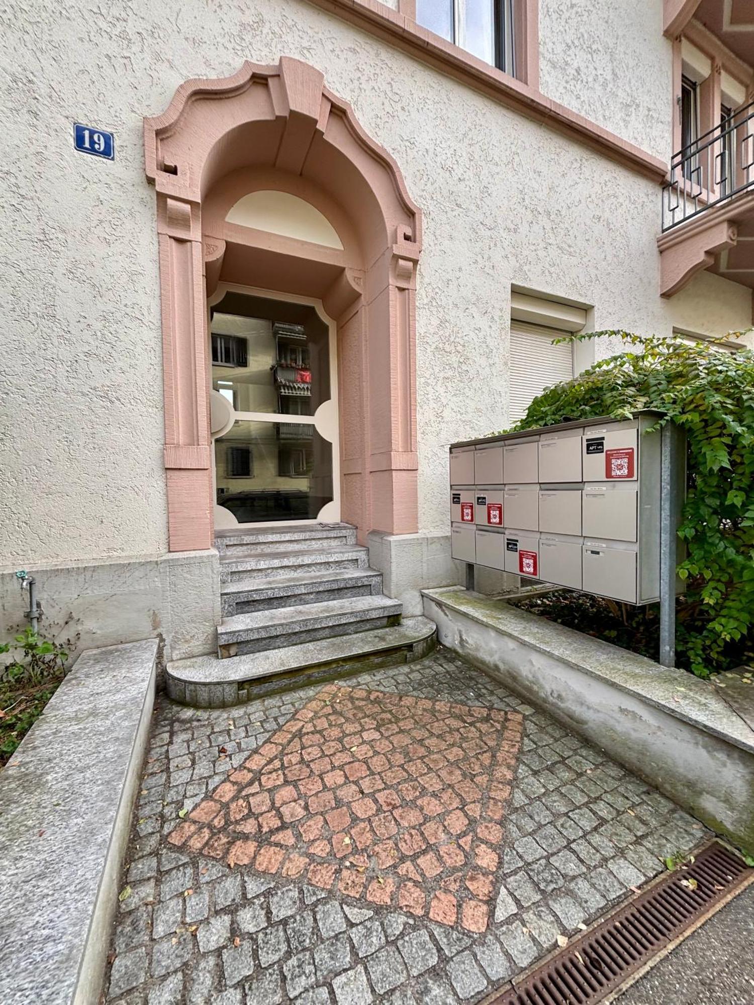 Style One Bedroom Yours Apartment *