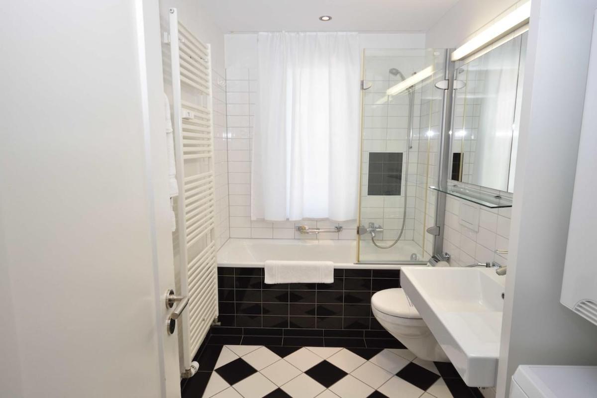 Very And Modern 2br Near - Flower 13 *