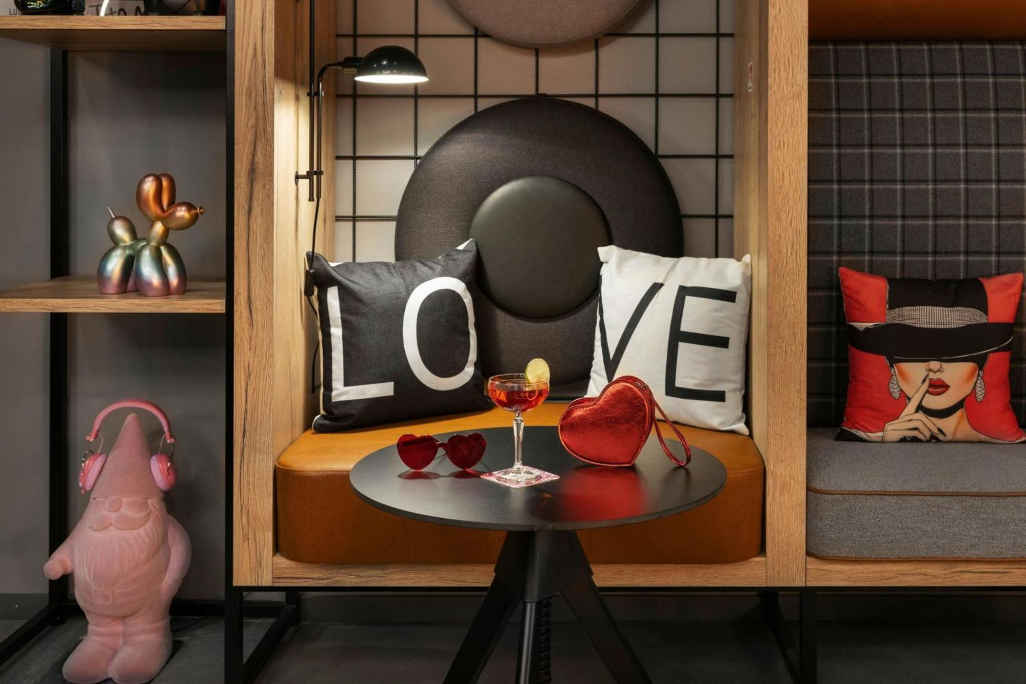 Moxy 3*