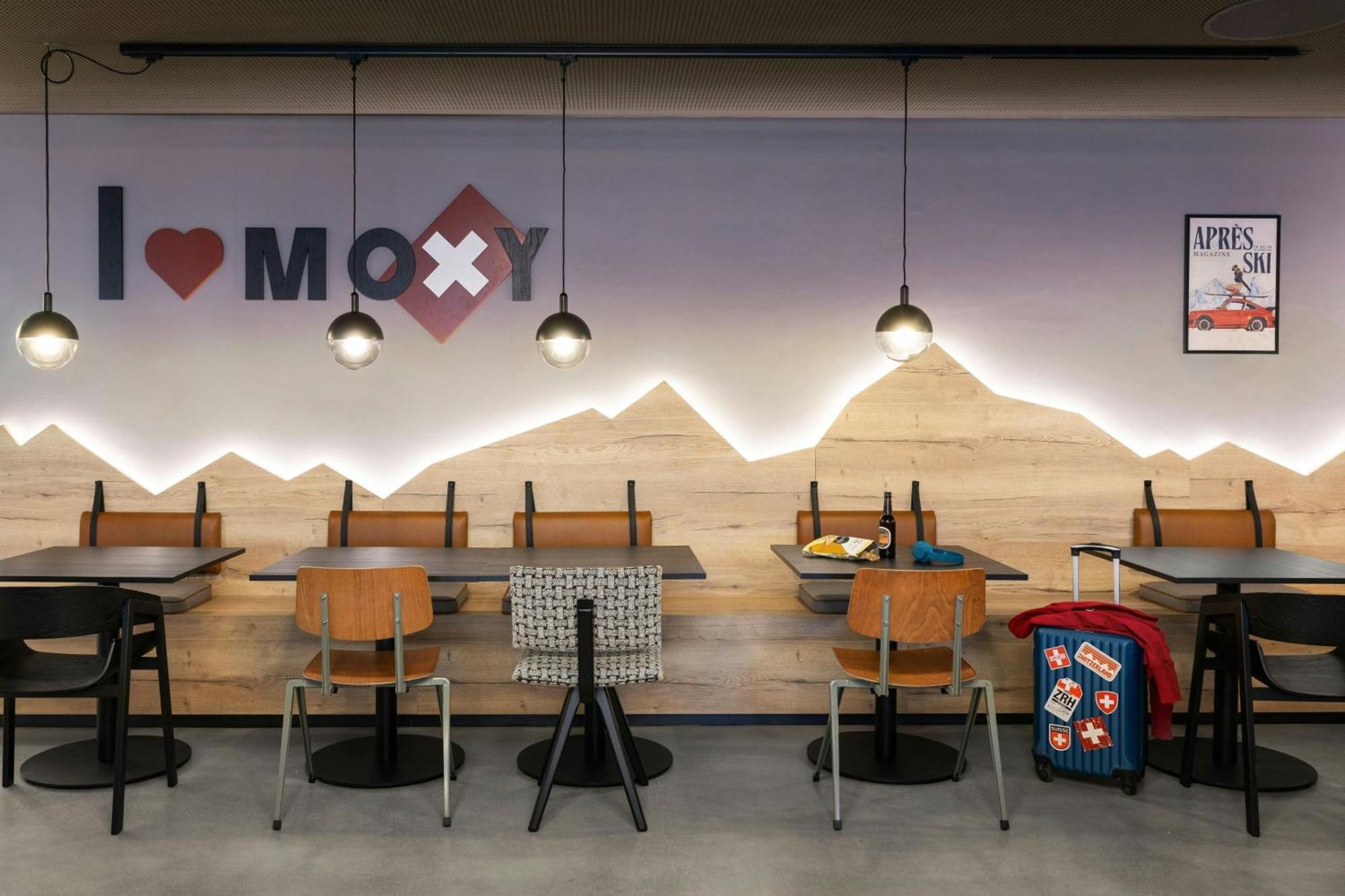 Moxy 3*