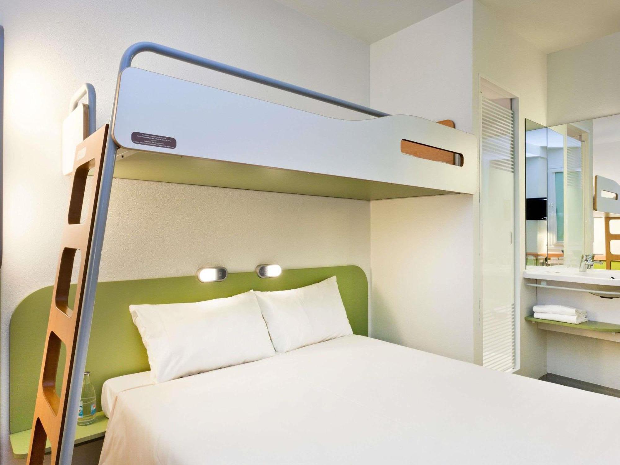 Ibis Budget West Hotel *