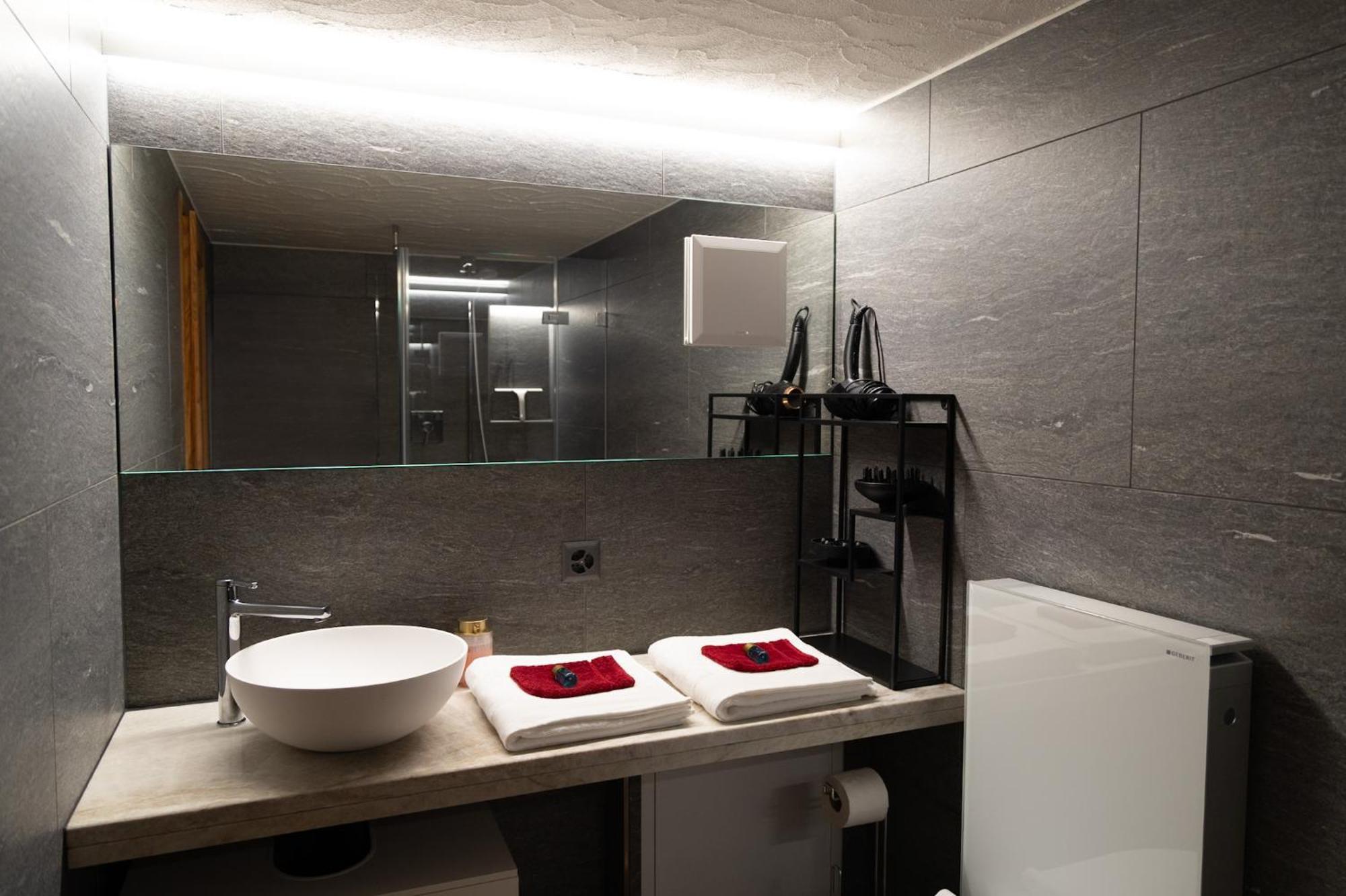 Many's Historical Zurich