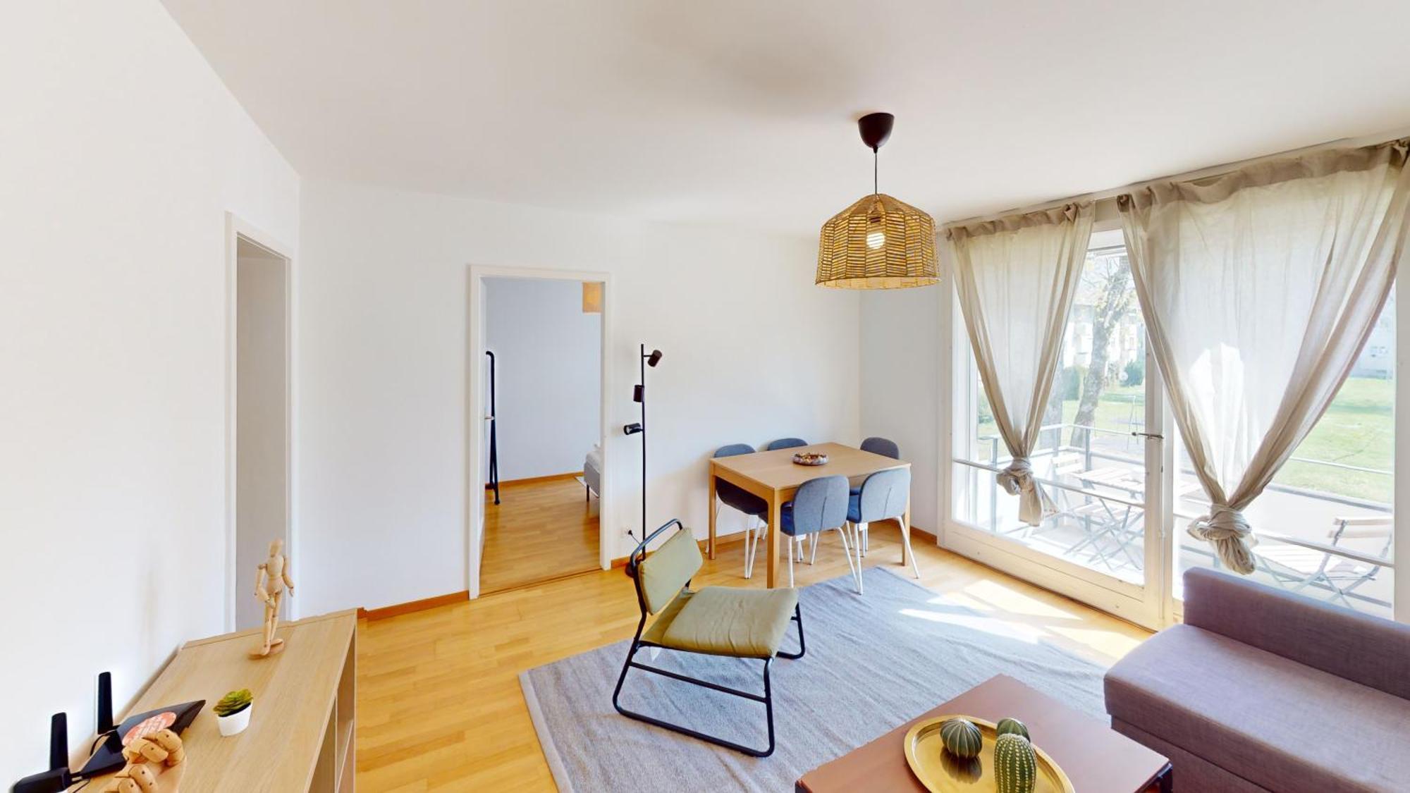 Apartment Functional With Balcony *