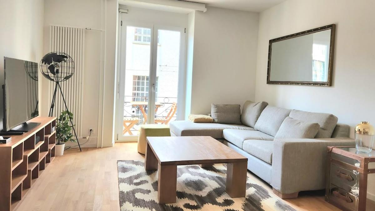 Kaya 2a - Downtown 2br With Balcony Apartment