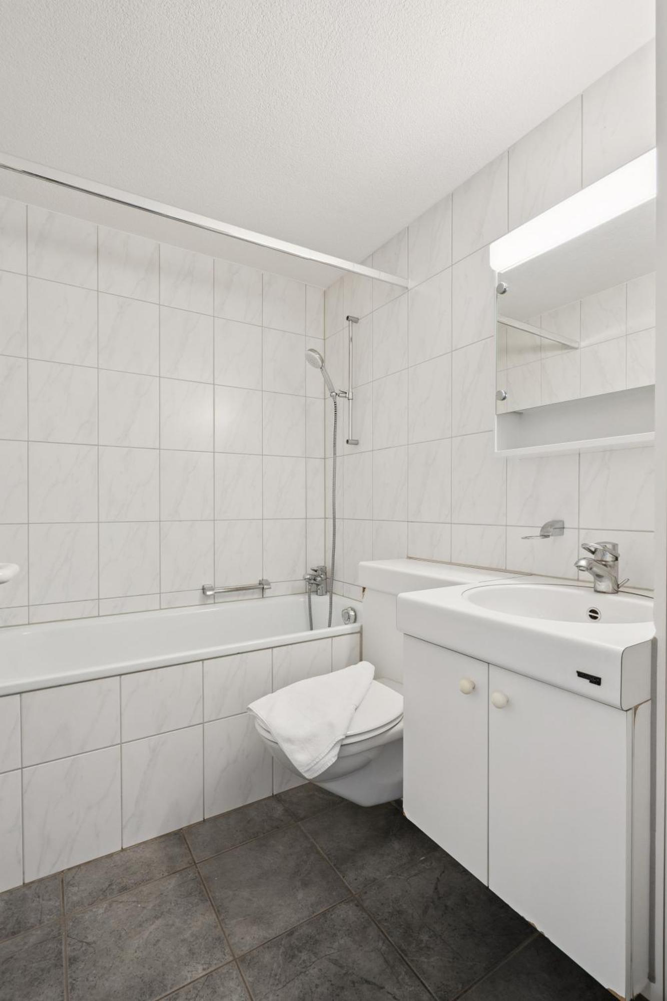 - Crown 32 Apartment *