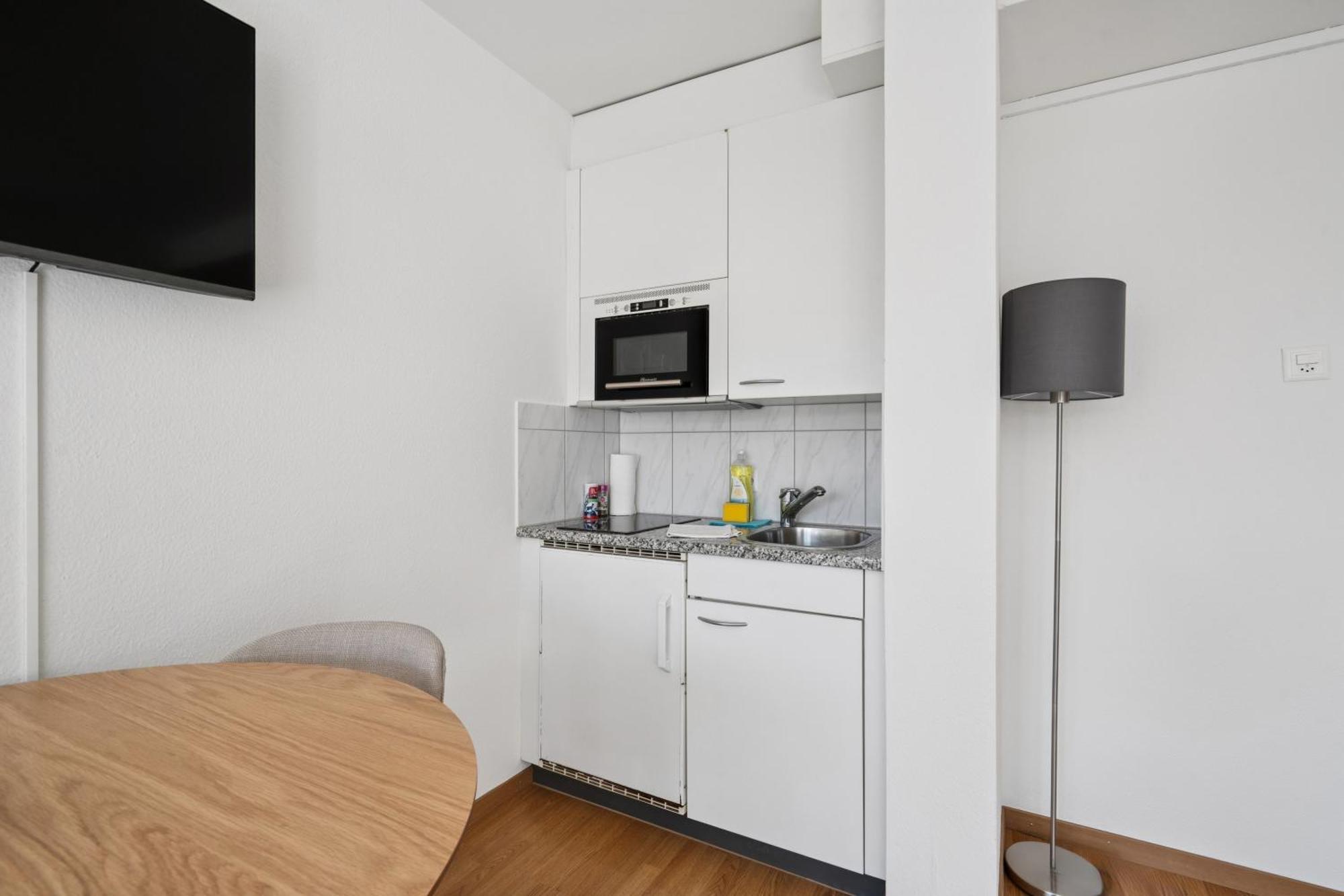 Modern Near Main Station - Crown 16 Zurich