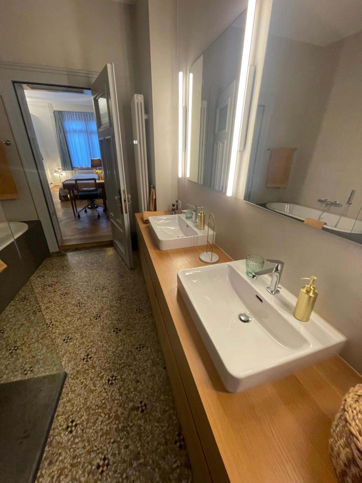 Exclusive Next To Main Station Apartment *