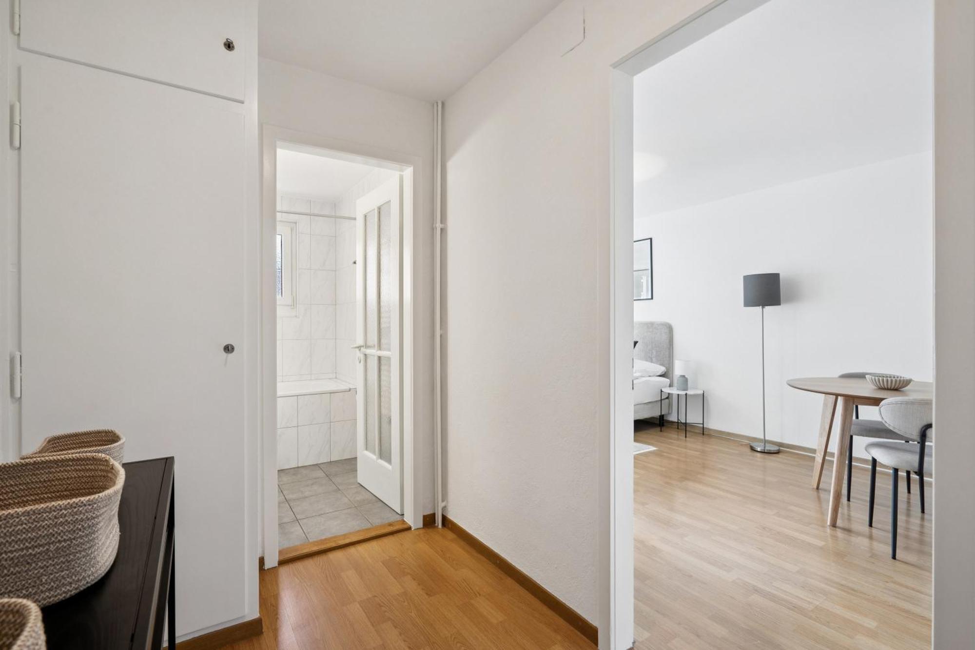 City-studio - Sweet And Modest - Crown 14 * Zurich