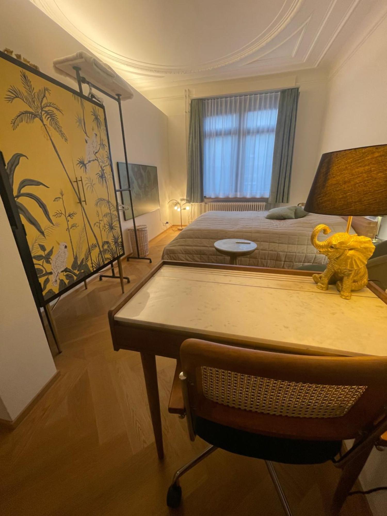 Exclusive Next To Main Station Apartment *