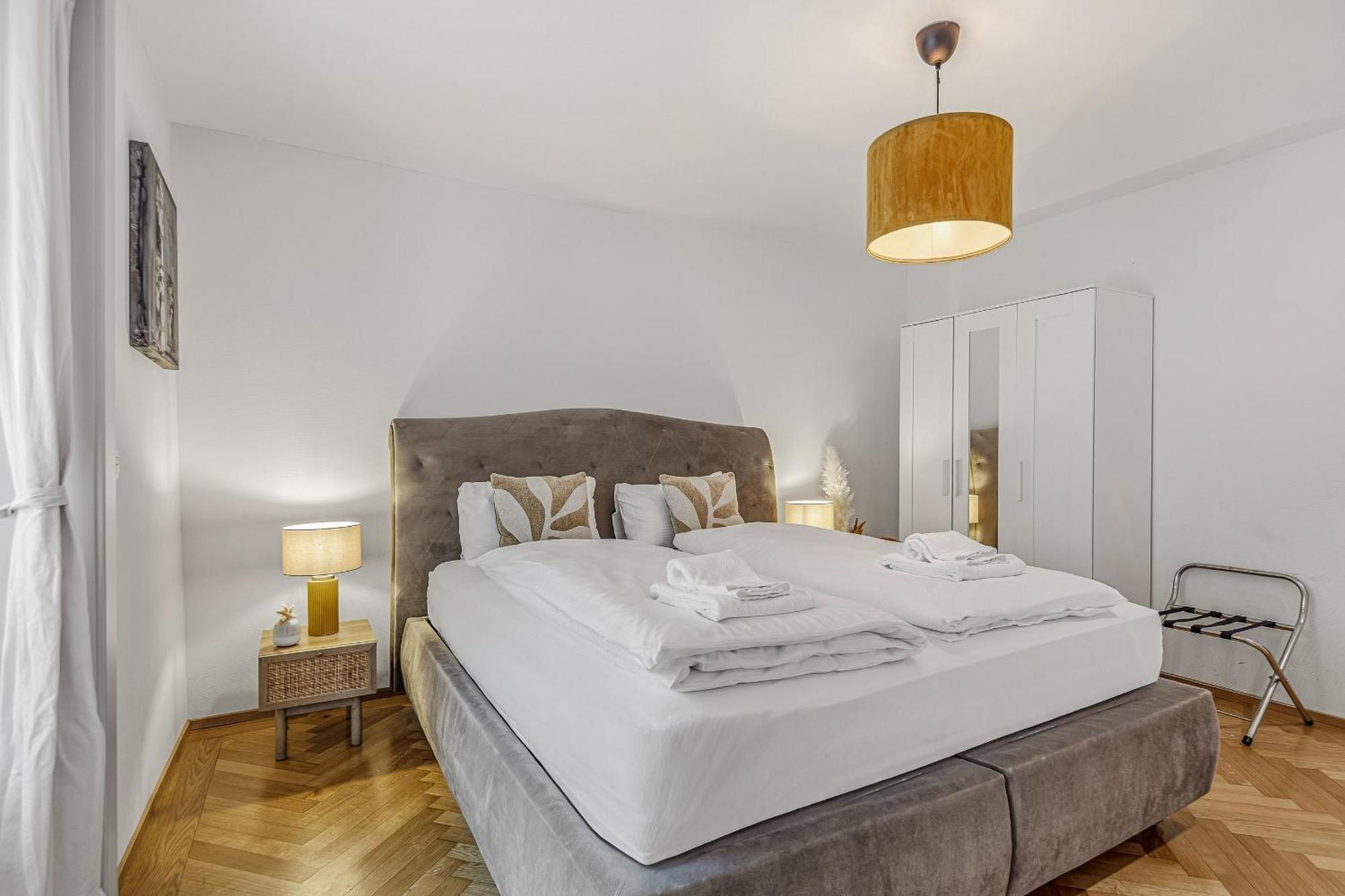 Im Stadtzentrum Gelegenes Mit Kingsize Bed