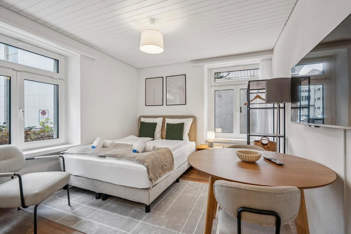 Premium In Center - Color 3