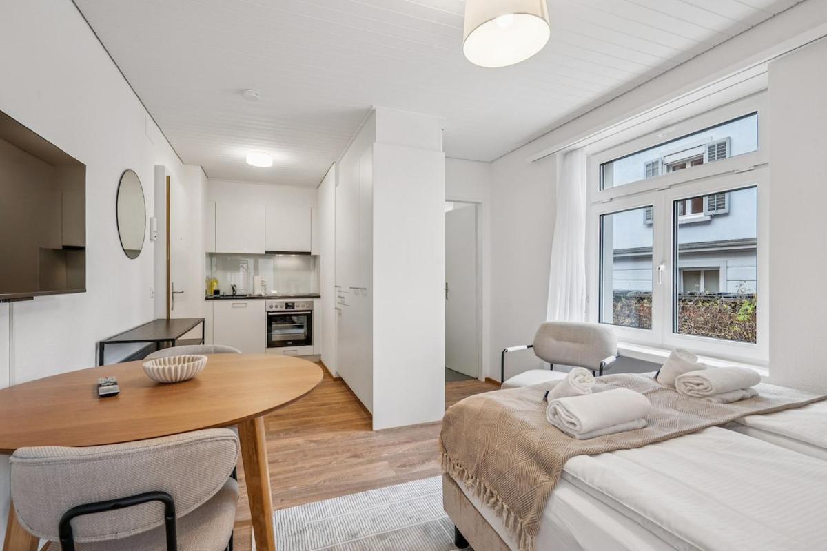 Premium In Center - Color 3 * Zurich