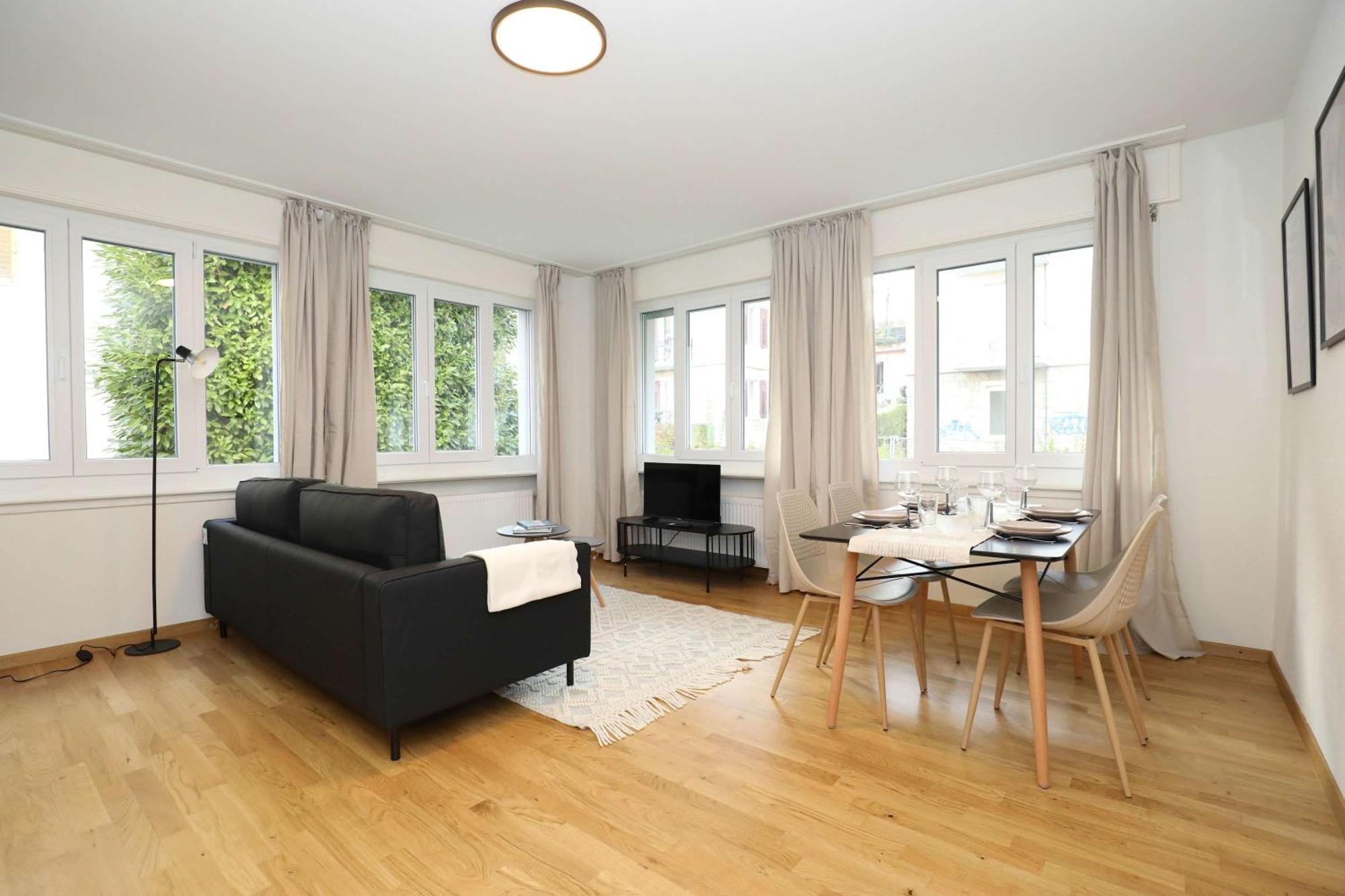 New Center With Private Entry & Parking Zurich