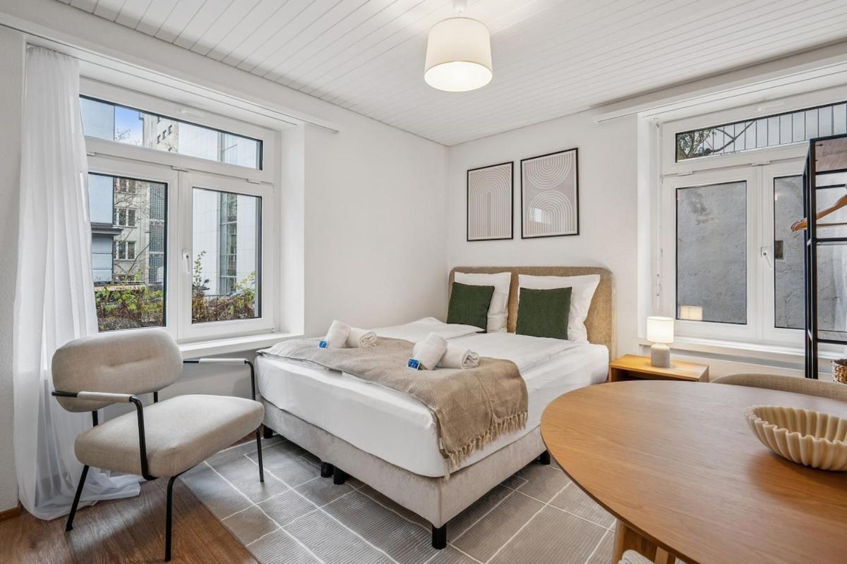 Premium In Center - Color 3 * Zurich