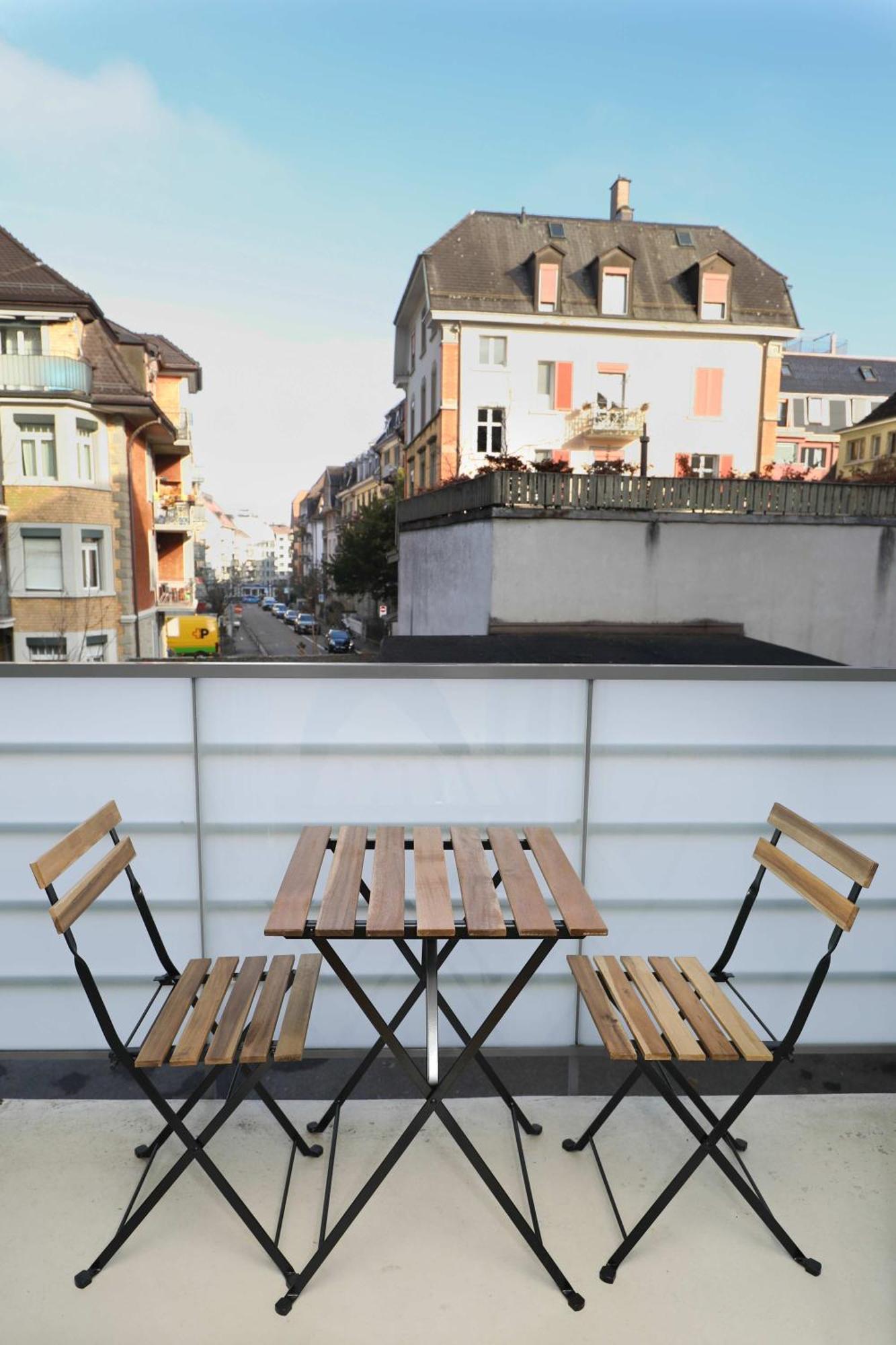 New Center With Private Entry & Parking Apartment Zurich