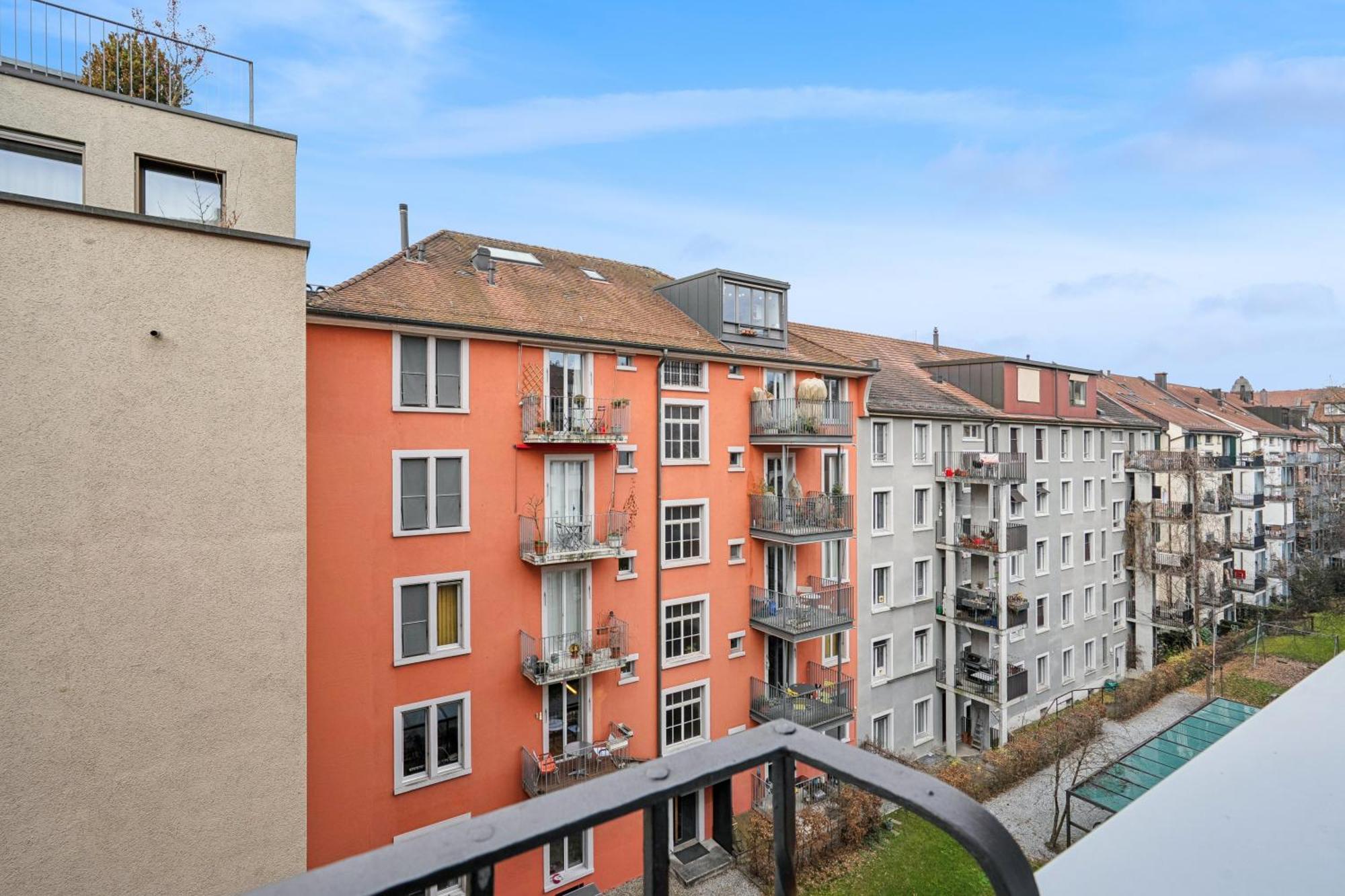 - Crown 22 Apartment