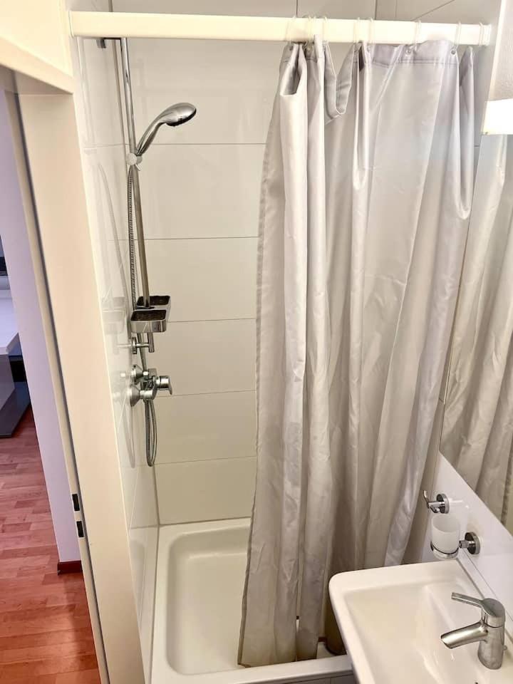 2 Flats With Balcony - Hilda Apartment