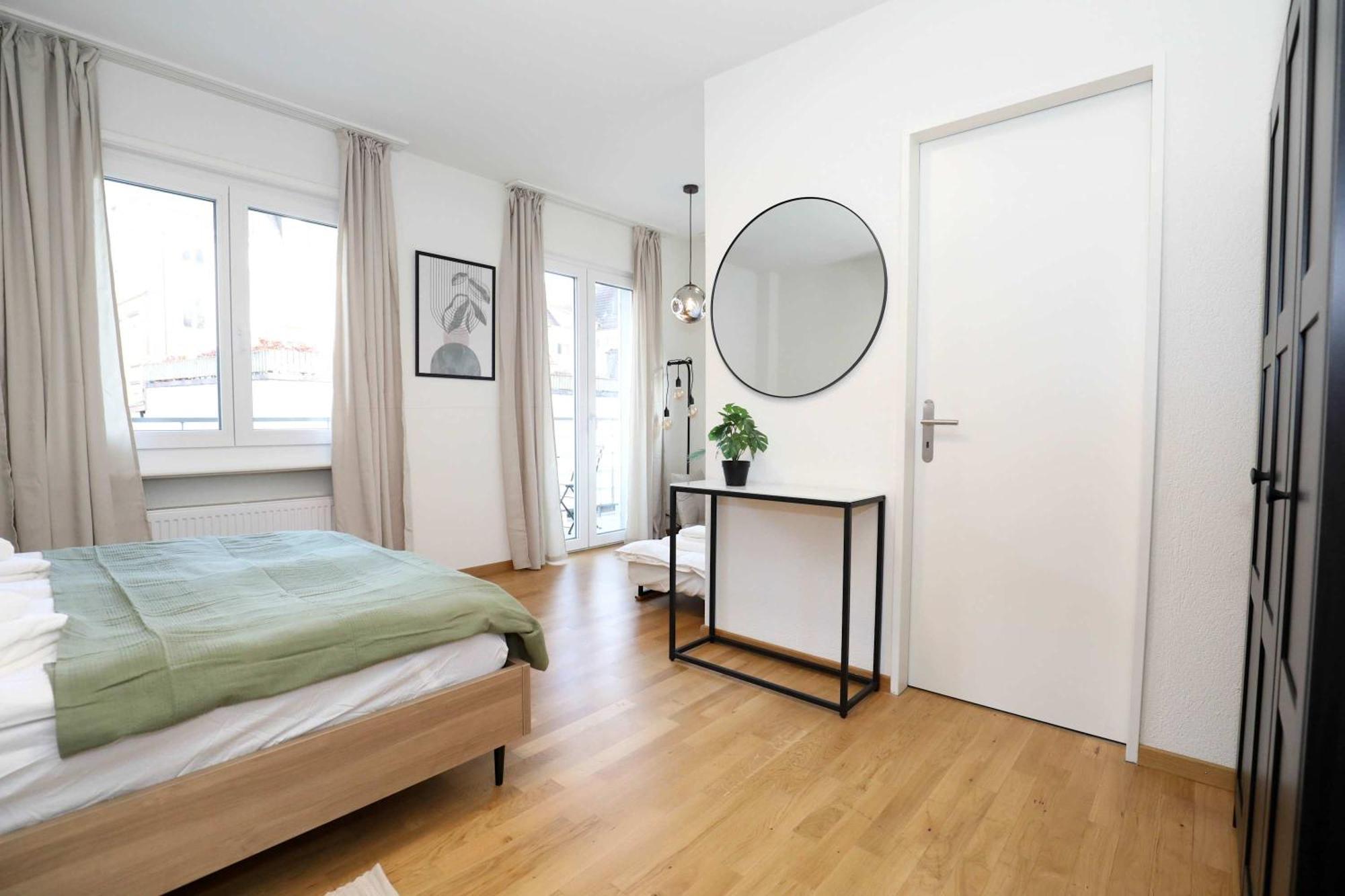 New Center With Private Entry & Parking * Zurich