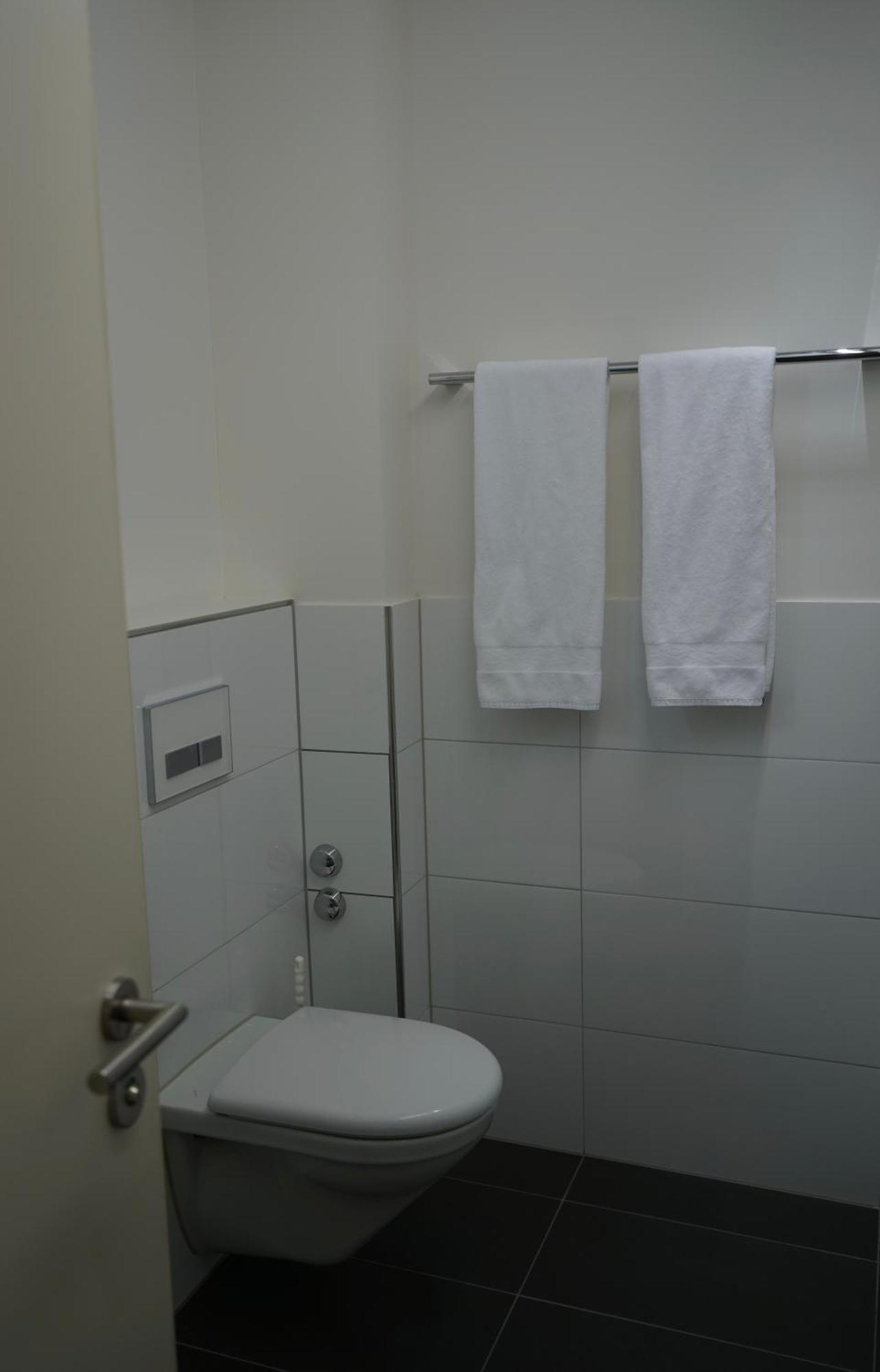 Stadtloft Zuerich- Oerlikon Apartment *