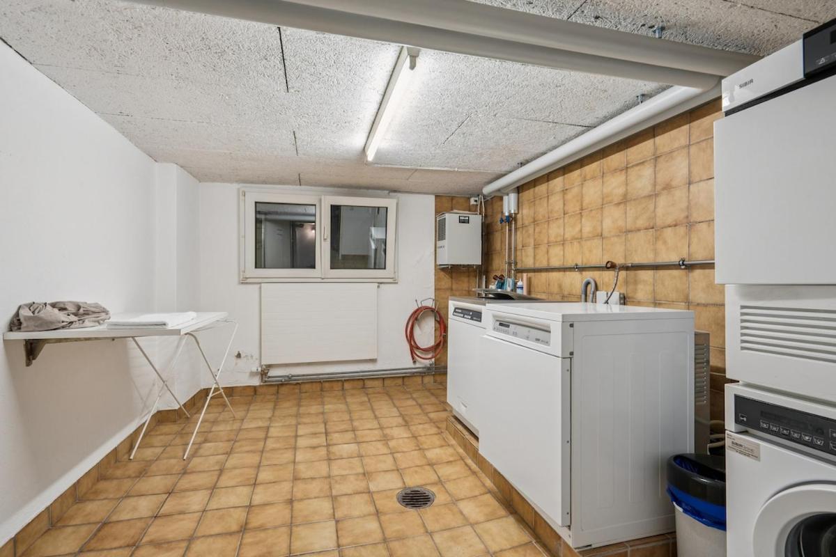 Premium In Center - Color 3 *